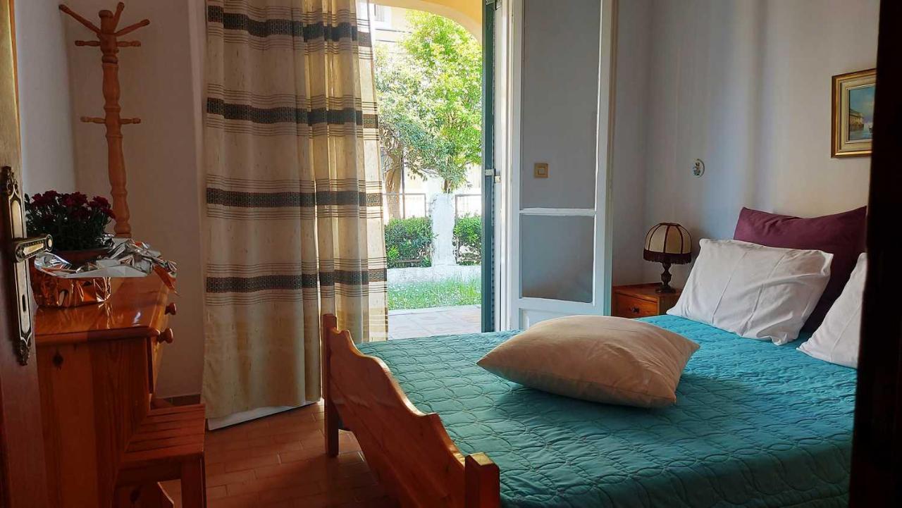 Elizabeth * Acharavi (Corfu)